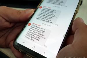 A trădat-o Ro-Alert! Tânără dată afară din examenul de admitere la FMF Oradea, după ce alarma de test i-a deconspirat telefonul