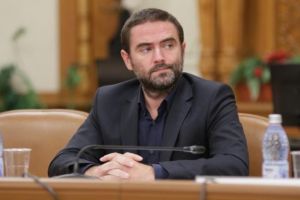 Plesoianu, atac furnibund dupa ororile de la Caracal: Justitia se misca fulgerator daca cineva trebuie plimbat cu catuse la televizor. Dar intarzie pana cand o fata nevinovata moare ucisa cu bestialitate