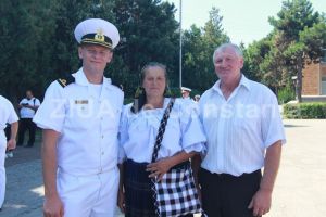 De la Maramures, in port popular, pentru a-si privi fiul absolvent al Academiei Navale. Marturii ale familiilor viitorilor marinari (galerie foto)
