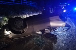 FOTO Maşină răsturnată la Păltiniş – Tânără de 19 ani rănită