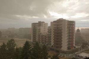 Se lasă cu furtuni! Cod galben în mai multe localităţi din Bihor