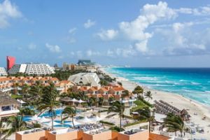 Cum si-a cumparat interlopul oltean „Rechinul” proprietati de 100 milioane de euro in Cancun, pe spatele rromilor care voiau sa ajunga in SUA