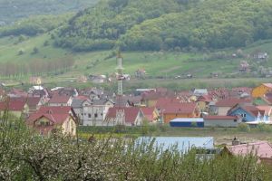 Proprietarii unor case de vacanţă din Unirea vor utilităţi. Când au cerut autorizaţii de construire au spus că nu le trebuie