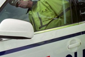 S-a răzbunat pe maşina Poliţiei după ce a fost amendat în trafic, în Predeal