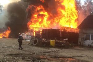 FOTO&VIDEO. Incendiu puternic în judeţ! Pagube însemnate, mobilizare de proporţii