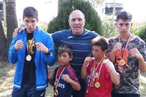 FOTO/ Boxerii de la CSO Cugir s-au întors de la Turneul  Internaţional de la Salonta, cu patru locuri I şi un loc II