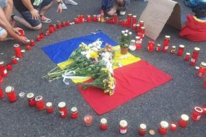 Proteste în toată ţară, lumânări, flori şi lacrimi pentru fata UCISĂ la Caracal