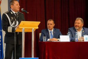 Chestorul Buda din Baţa, acuzat că şi-a făcut rudele ofiţeri peste noapte, cât pe ce să fie şi cetăţean de onoare în Petru Rareş