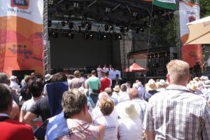 Laszlo Tokes a demonstrat cum maghiarii iubesc dubla măsură: recunoaşte că este nevoie de unire împotriva migraţiei care ameninţă creştinismul în Europa, dar acuză România de naţionalism şi panortodoxie