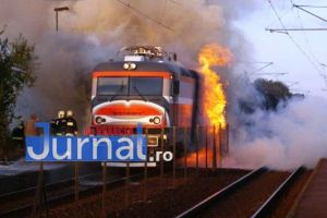 ULTIMĂ ORĂ: O locomotivă A LUAT FOC la 15 km de Focşani. Călătorii din tren şi-au continuat drumul cu maşini de ocazie