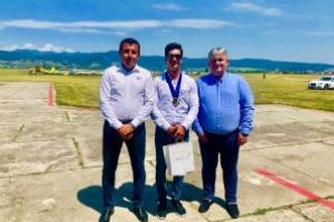 Romania a luat aurul la Campionatul Mondial de Acrobatie cu planorul, la Deva (FOTO)
