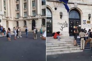 Video| Protest la sediul MAI din cauza CRIMELOR de la Caracal. S-a scandat: ”Poliţia ucide” şi ”demisia”