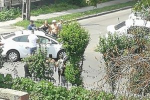 Impact puternic între două maşini pe strada Telegrafului din Timişoara. Un şofer a ajuns la spital
