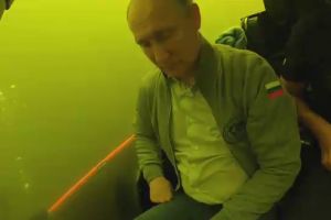 Vladimir Putin s-a scufundat ca să viziteze un submarin rusesc dispărut pentru 70 de ani
