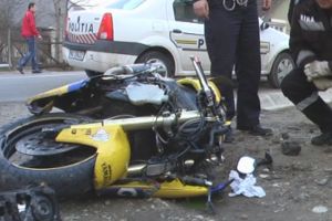 ACCIDENT pe DN67C, spre Transalpina. Motociclist rănit în urma impactului cu un autoturism