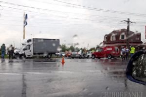 Accident cu trei victime pe Şoseaua Borşului. Trei maşini implicate (FOTO)