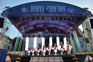 FOTO. Delegaţie sătmăreană în Bistriţa, la Festivalul Mondial de Folclor ”Nunta Zamfirei”
