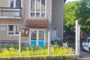 Capre în Poliţie: Postul de poliţie din comuna Pietroasa, luat cu asalt de… capre (FOTO)