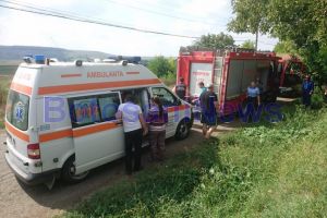 Botoşănean inconştient, după ce a căzut în groapa pe care o săpa pentru un beci. Pompieri şi echipaje de la Ambulanţă, la faţa locului