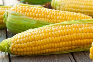 Trebuie să mănânci porumb fiert! Conţine vitamine care protejează inima, combat stresul şi scad colesterolul