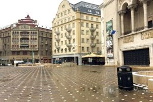 Piaţa Victoriei nu se mai renovează, se repară. Drumarii SDM vor face lego cu pavajul