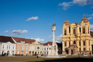 Hoţ prins chiar de victimă după ce i-a furat borseta cu bani şi acte, din Piaţa Unirii din Timişoara