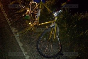 Biciclistă rănită grav după ce a fost lovită de maşină în timp ce traversa strada pe trecerea de pietoni