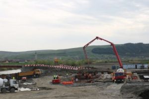 Șanse mici ca tronsonul Iernut-Cheţani să fie inaugurat în 2019, în ciuda mobilizării pe şantier