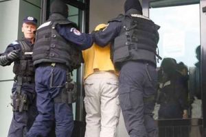 Violenţă extremă în judeţ. Sătmărean bătut crunt şi ameninţat cu cuţitul. Agresorul, un tânăr de 20 de ani