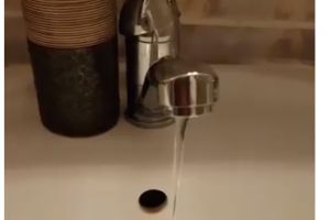 VIDEO Un botoşănean nu are apă de trei săptămâni. S-a plâns la toate instituţiile, dar … degeaba