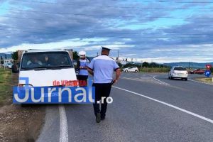 Fată de 13 ani plecată de acasă în miez de noapte, găsită de poliţie într-o maşină alături de doi bărbaţi