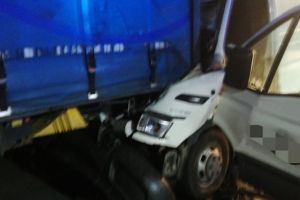 FOTO Accident pe autostradă la Apoldu de Jos. Doi răniţi
