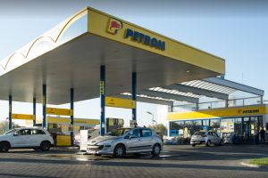 Auchan preia magazinele din staţiile Petrom