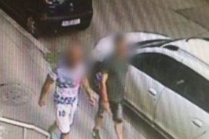 Banda de TÂLHARI care ATACAU BĂTRÂNI in Ploiesti, destructurata de politisti. 5 persoane aduse la audieri