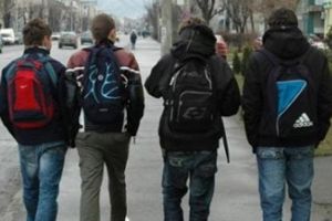 Sute de elevi braileni au abandonat scoala in anul scolar 2018-2019 / Saracia lasa copii fara carte