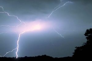 Atenţionare nowcasting: COD GALBEN de furtună în Alba. Averse, descărcări electrice şi vijelii. Zonele vizate