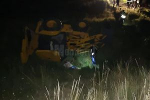 Un bărbat şi-a pierdut viaţa, după ce s-a răsturnat cu un buldo-excavator