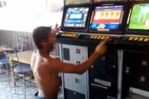 Asistaţi social din Satu Mare, suspectaţi că ar fi „abonaţi” la jocuri de noroc