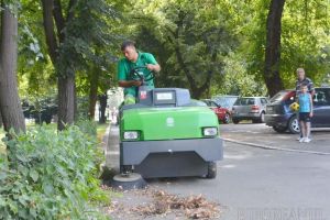 Oraş la aspirat! RER Vest şi-a îmbunătăţit flota cu o automăturătoare stradală modernă, pentru Oradea (FOTO / VIDEO)