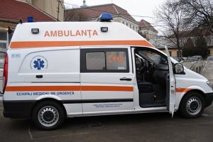 Un tânăr a accidentat o femeie şi a fugit de la locul faptei