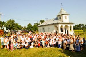 Slujbă misionară în Parohia Nicşeni. Preotul Petru Fercal: Sufletul satului românesc nu a murit, el trăieşte încă prin generaţii, din suflet în suflet de om
