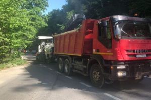 Gata cu calvarul pe DN 13. Lucrările în zona Pădurea Bogăţii, aproape finalizate