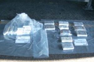 Făcea trafic de droguri între Italia şi UK, român prins cu cocaină în valoare de aproape 2 milioane de euro