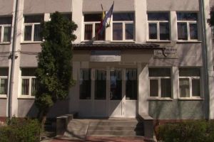 Elevii care vor să înveţe să cânte la instrumente populare şi să deprindă arta ...
