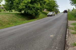 FOTO! Covoare asfaltice pe trei tronsoane de drumuri judeţene. Lucrările au fost finalizate