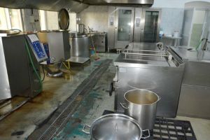 Pentru că nu poate asigura condiţii, Spitalul Municipal Oradea închide bucătăria şi va asigura masa bolnavilor prin catering