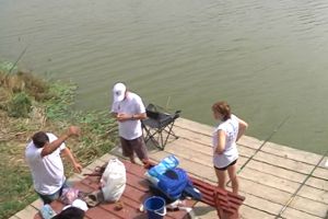 Peste 100 de nevăzători din toată ţara s-au întrecut în pescuit, la Lacul Zătun