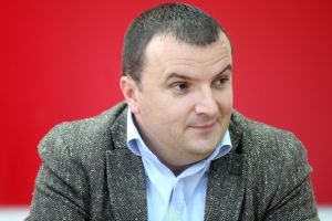 Dobra despre terenul pe care se vrea viitoarea sală polivalentă: Primarul ia în glumă acest subiect