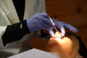 526 de dinţi! Atâţia au extras medicii din maxilarul unui băiat de 7 ani. Află detalii