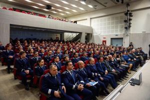 De luni, poliţiştii, obligaţi să poarte uniformă în timpul programului de lucru. Sunt şi câteva excepţii